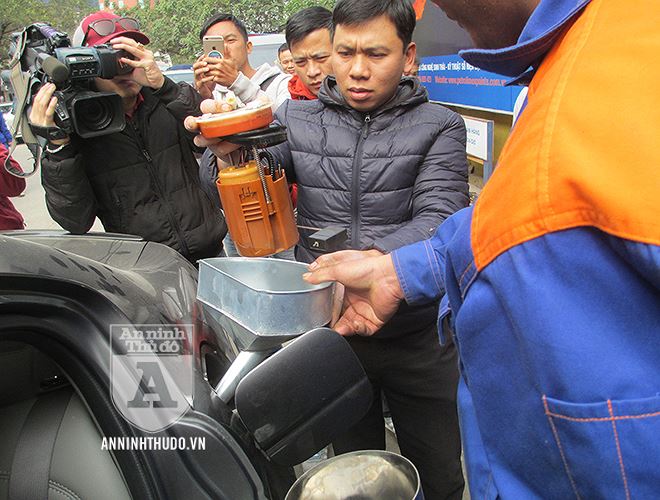 Toàn cảnh cuộc thực nghiệm đổ xăng giữa Petrolimex và lái xe ôtô khiếu nại